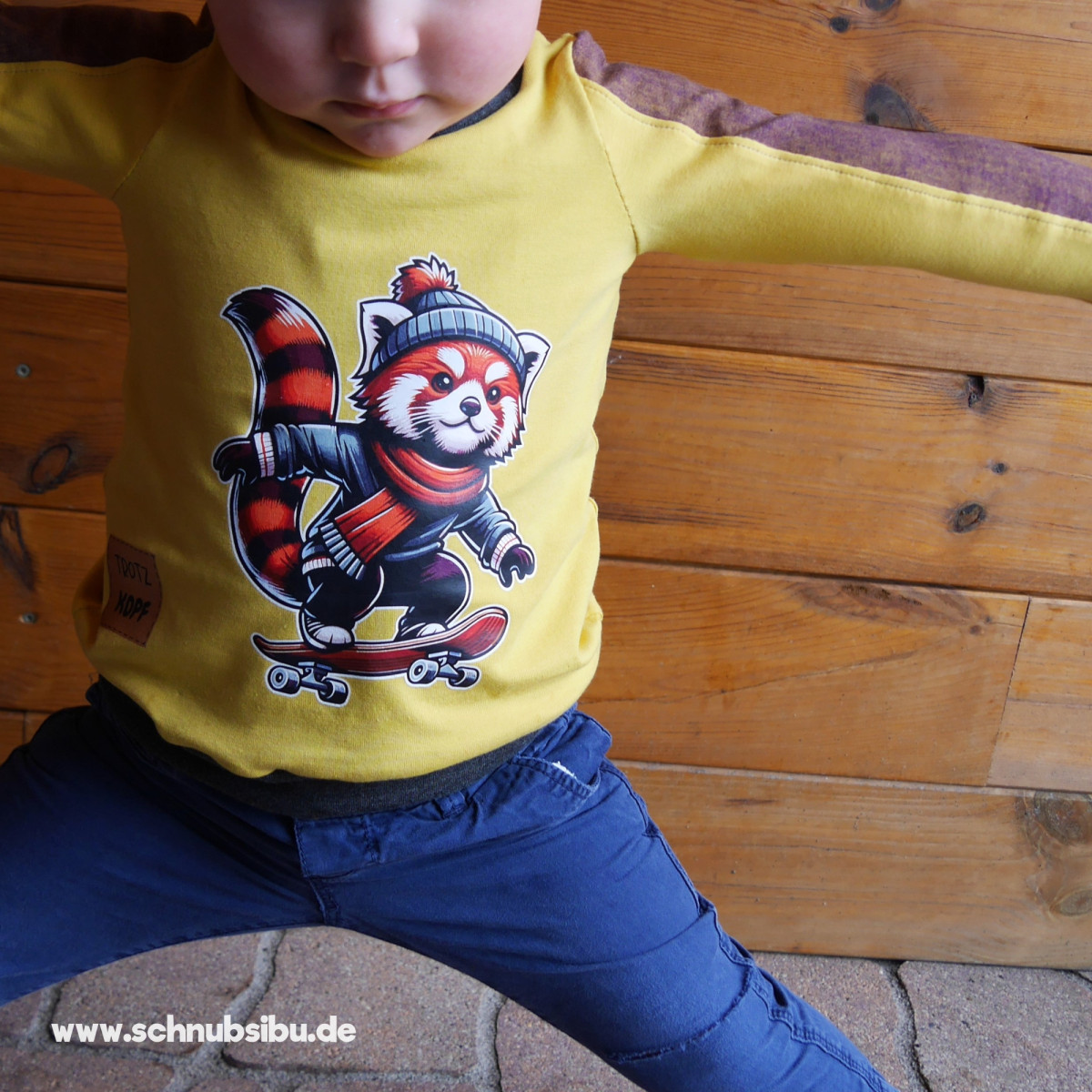 Bügelbild Roter Panda auf Rollschuhen